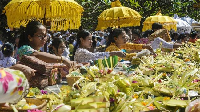 Selamat Hari Raya Galungan bagi umat Hindu! Hari Suci Galungan 2020 dirayakan pada Rabu, 16 September hingga Sabtu, 26 September.