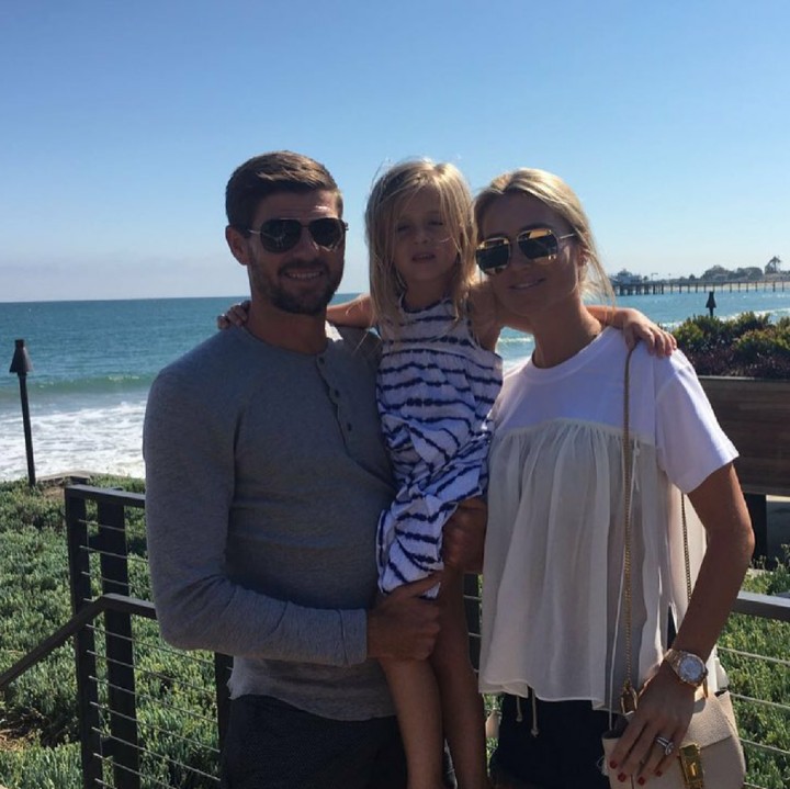 <p>Pemain bola yang berasal dari Inggris ini, menikahi istrinya, Alex Curran, sejak 2007. (Foto: Instagram/stevengerrard)</p>