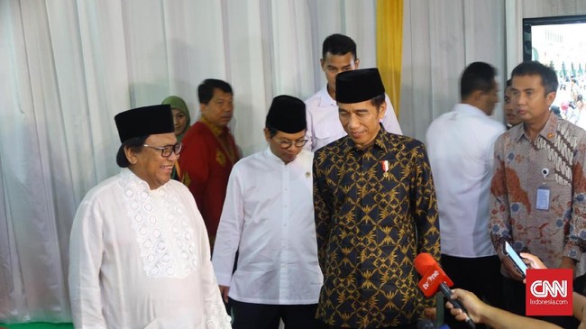 Ketua Umum Partai Hanura Oesman Sapta Odang (OSO) mengaku akan mendukung siapapun cawapres pilihan Jokowi meski dari kader politik atau bukan.