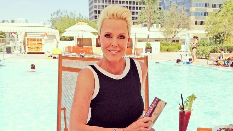 Mengurus anak pada usia lebih dari 50 tahun bukan hal mudah. Aktris Brigitte Nielsen yang berusia 55 tahun membuktikan dirinya masih semangat mengurus bayi.