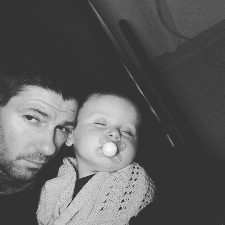 <p>Ayah Gerrard juga 'lengket' banget nih sama si bungsu, Lio. (Foto: Instagram/stevengerrard)</p>