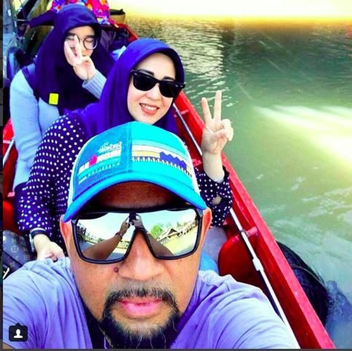<p>Ini potret mereka waktu jalan-jalan di Pattaya, Filipina. (Foto: Instagram @devips)</p>