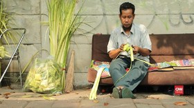 VIDEO: Ketupat dan Tambal Ban Pak Bewok