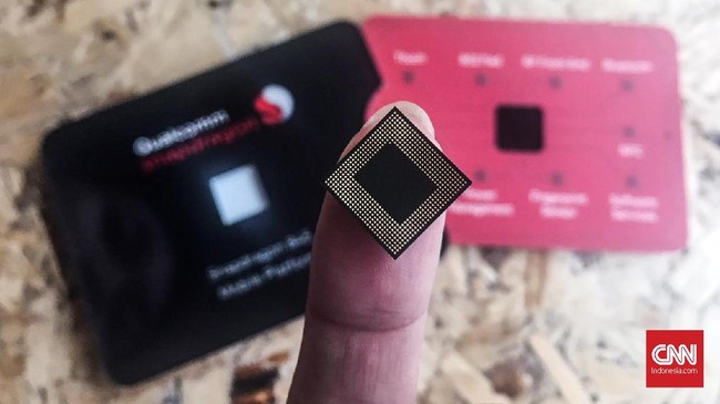 CEO Nvidia menyebut hukum Moore telah mati lantaran kini pemanufaktur kian kesulitan untuk mengejar peningkatan ganda performa chipset tiap dua tahun sekali.