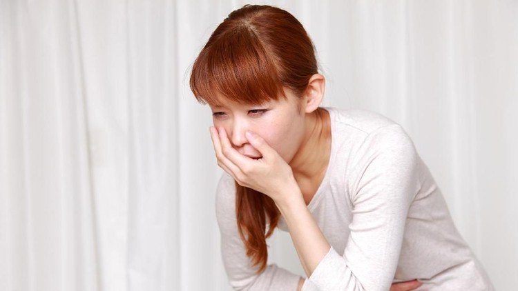 5 Obat Alami Redakan Mual & Muntah di Awal Kehamilan Mual dan muntah di awal kehamilan bisa Bunda redakan dengan llima bahan alami berikut. Coba simak caranya ya, Bun!