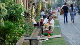 FOTO: Pulang ke Kampung Halaman di Hari Raya Galungan Momen Hari Raya Galungan yang diperingati tiap enam bulan sekali menjadi momen umat Hindu untuk pulang kampung dan berdoa di tempat kelahirannya.