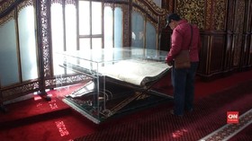 VIDEO: Penampakan Alquran Raksasa Berusia 250 Tahun