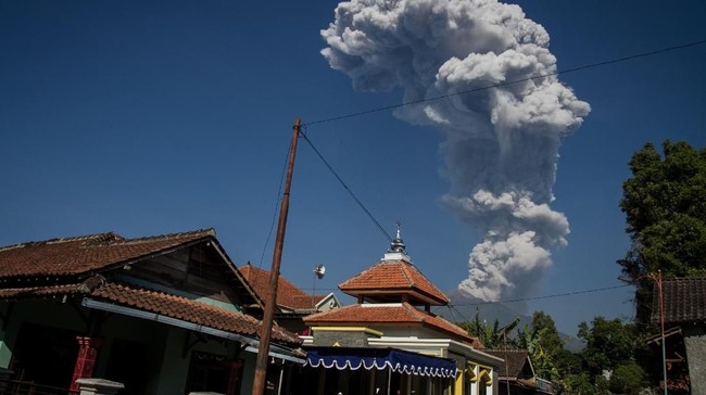 Status Gunung Merapi sampai saat ini dalam level II (waspada). Masyarakat diminta tetap waspada.