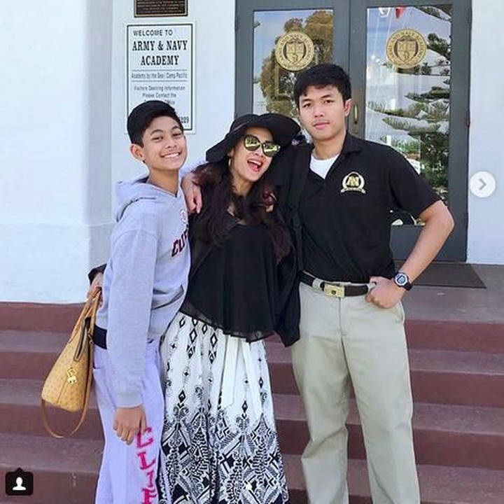 <p>Dari pernikahannya yang sudah berjalan 21 tahun, Diah dikarunia 2 anak laki-laki namanya Marcello Louis Reynara dan Marciano Nicholas Djatmiko. (Foto: Instagram @diahpermatasari_d_p_s)</p>