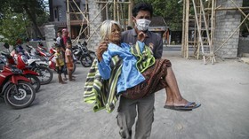 FOTO: Merapi Kembali Erupsi, Ratusan Warga Mengungsi