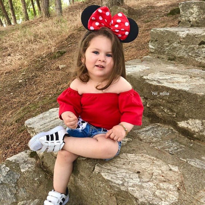 <p>Eh ada minnie mouse berpipi chubby nih. Hi-hi-hi. (Foto: Instagram/nil_Esila)</p>