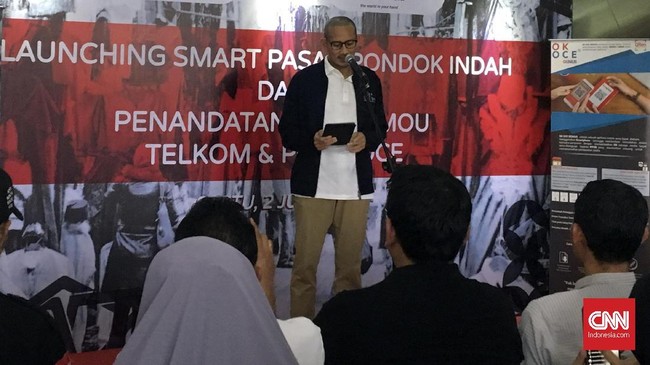 Dengan menggunakan aplikasi Smart Pasar, para pembeli di beberapa pasar di Jakarta bisa berbelanja tanpa menggunakan uang tunai.