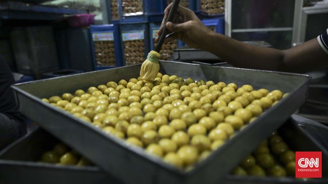 Waktu Paling Tepat Mengoles Kuning Telur Ke Kue Kering