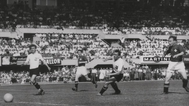 Laga antara Swiss menghadapi Austria di Piala Dunia 1954 menciptakan rekor baru 12 gol dalam satu laga pada 26 Juni 1954.