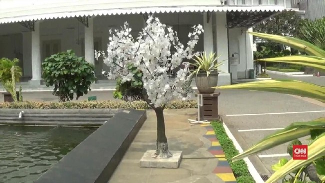 Pemprov DKI Jakarta akan memasang kembali pohon imitasi berbahan plastik menjelang Asian Games 2018 di lokasi yang dinilai tak memicu perdebatan.
