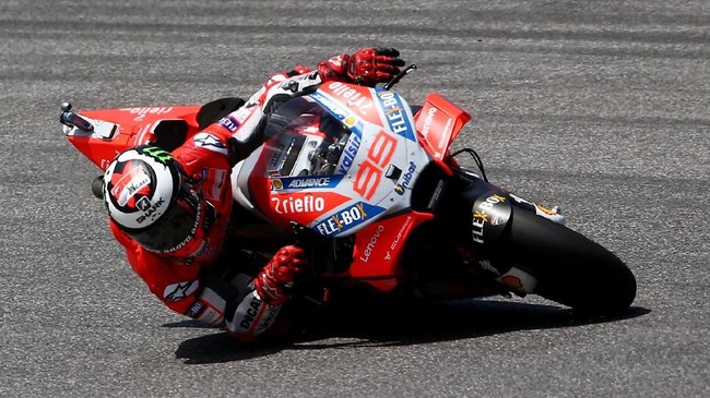 Gigi Dall'Igna menegaskan mereka tetap akan fokus pada Jorge Lorenzo meski nantinya hubungan Lorenzo dengan Ducati tidak berlanjut.