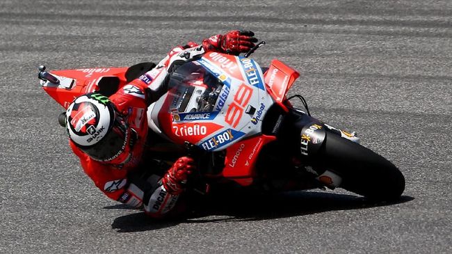 Lorenzo Menang MotoGP Italia, Rossi Finis Ketiga Pebalap Ducati Jorge Lorenzo memenangi balapan MotoGP Italia dalam balapan yang diwarnai kecelakaan Marc Marquez di Sirkuit Mugello.