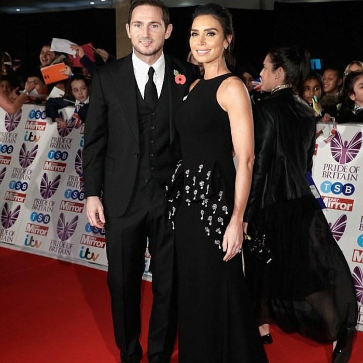 <p>Ini ketika Lampard merayakan anniversarynya yang ke dua tahun, duh romantis banget. (Instagram @franklampard)</p>