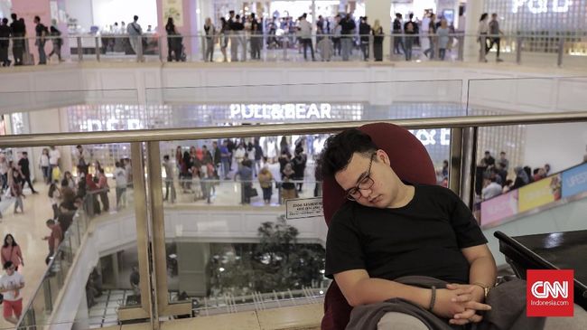 Tertidur di Kursi Pijat, Pria Jepang Terkunci di Mal Terlalu nyaman relaksasi dengan kursi pijat, seorang pria Jepang tertidur hingga terkunci di dalam mal.