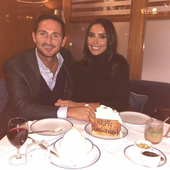 <p>Siapa sangka si Legend Chelsea ini sweet banget lho sama Christine Bleakley, sang istri. (Instagram @franklampard)</p>