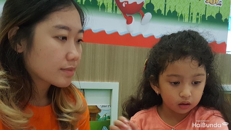Apa yang Bunda dan si kecil lakukan saat ngabuburit? Kalau kita bisa ngabuburit sekaligus quality time bareng anak, seru sekali ya.