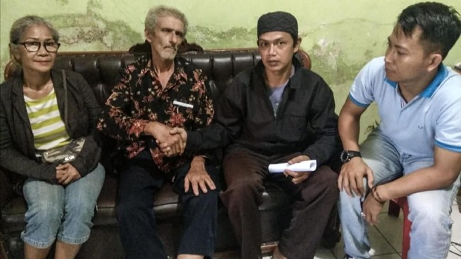 Seorang warga negara Perancis yang tinggal di Bogor tak tahu jika tadarusan di musala menggunakan pengeras suara adalah bagian dari kegiatan umat islam.