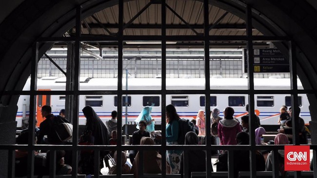 PT KAI buka suara soal penumpang protes penerapan fasilitas face recognition alias boarding menggunakan scan wajah di Stasiun Bandung.