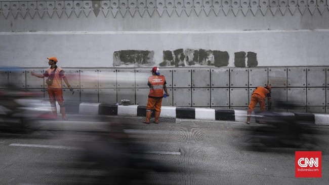 Wakil Gubernur DKI Jakarta Sandiaga Uno geram dengan oknum pelaku vandalisme underpass Mampang. Ia menyebut perbuatan tersebut terkutuk.