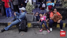 Pemudik Keluhkan Kondisi Ruang Tunggu Stasiun Pasar Senen