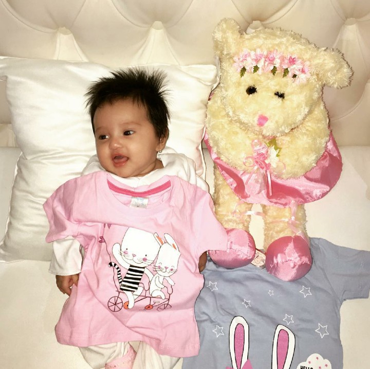 <p>Asyik! Aku dapat baju baru. (Foto: Instagram/@andisorayabeatrix)</p>