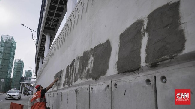 Dua remaja pelaku vandalisme terhadap underpass Mampang ditangkap dan ditetapkan sebagai tersangka kenakalan terhadap orang dan barang namun tak ditahan.