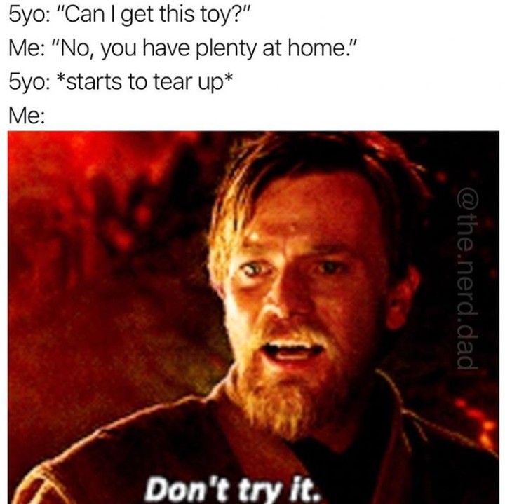 <p>Sudah punya di rumah, tapi anak masih saja minta dibelikan mainan yang sama. Hiks, boros itu namanya, Nak. (Foto: Instagram @the.nerd.dad)</p>