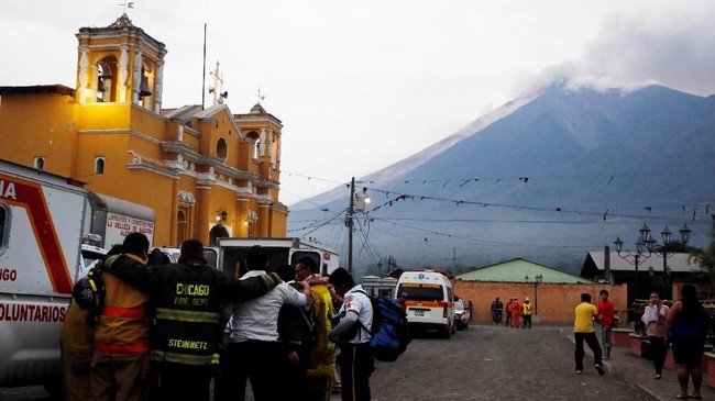 Jumlah korban jiwa erupsi gunung api Fuego dilaporkan bertambah menjadi 25 orang. Selain itu, aktivitas vulkanik juga melukai hampir 300 orang lainnya.