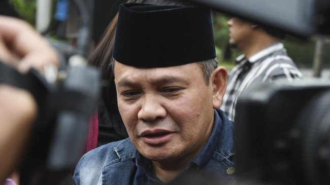 Anggota Komisi VIII DPR menilai keterlibatan Traveloka-Tokopedia dalam bisnis travel umrah mengancam keberadaan travel lain dan menyalahi undang-undang.