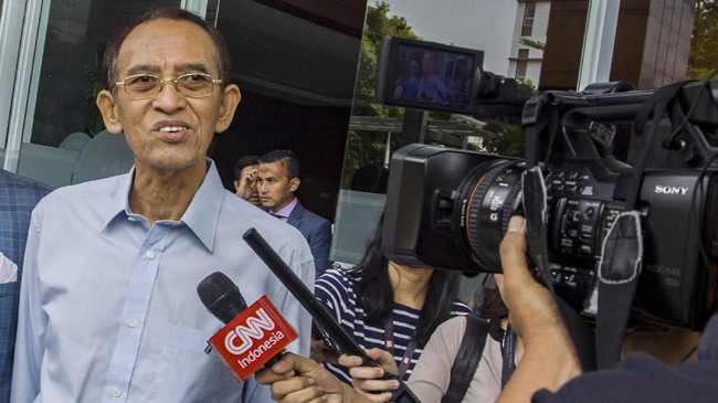 Pengacara Suryadharma Ali melampirkan Putusan MK tentang uji materi UU Tipikor saat mengajukan Peninjauan Kembali ke Pengadilan Tipikor Jakarta.