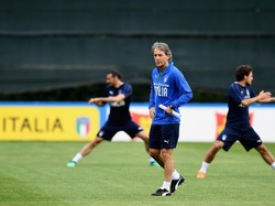Pelatih Timnas Italia Syok Lihat Truk-truk Militer Penuh Mayat