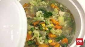Resep Hearty Chicken Soup Hangat ala Gwen Winarno
