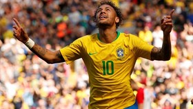 Neymar Klaim Terbaik di Dunia karena Messi dan Ronaldo Alien
