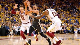 Warriors Kalahkan Cavaliers di Gim 2 Final NBA 2018