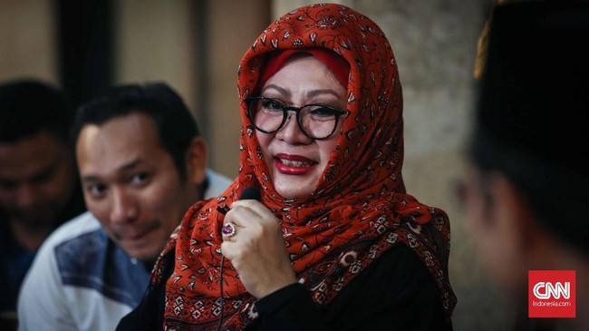 Putri pertama mantan Presiden Indonesia Soeharto, Siti Hardiyanti Rukmana alias Mbak Tutut menolak berkomentar masalah politik.