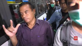 VIDEO: Salam Metal Bupati Purbalingga Usai Terjaring OTT KPK