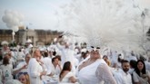 FOTO: Serunya Makan Malam dalam Balutan Serba Putih Memasuki gelarannya yang ke-30, 'Diner en Blanc' atau makan malam dalam balutan busana serba putih tahun ini berlangsung di Les Invalides, Paris, Perancis.