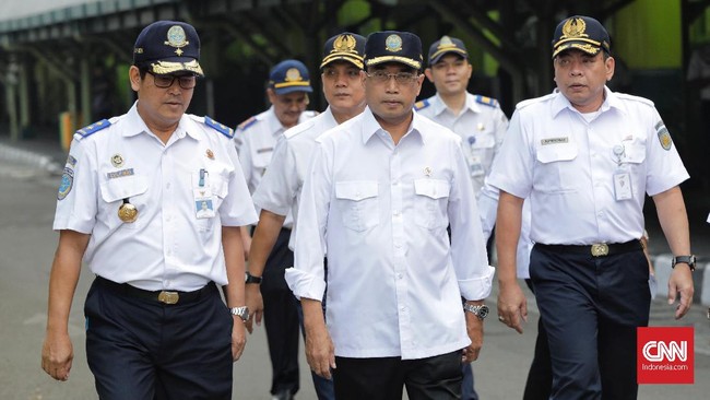 Menhub Budi Karya menyatakan puncak arus mudik lebaran 2018 akan terjadi dua kali, yakni 8-9 Juni dan 12-13 Juni. Ia menyarankan warga mudik pada 10-11 Juni.