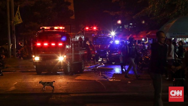 Kawasan pasar di Jalan Sabeni Raya, Tanah Abang, atau Pasar Kambing mengalami kebakaran pada malam menjelang Hari Raya Idul Adha, Sabtu (10/8) malam.
