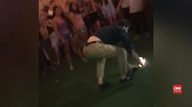 VIDEO: Senjata Agen FBI Meletus Saat Menari 'Breakdance'