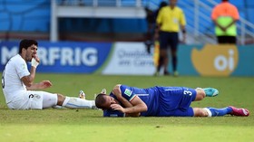 Mengenang Insiden Suarez Gigit Chiellini