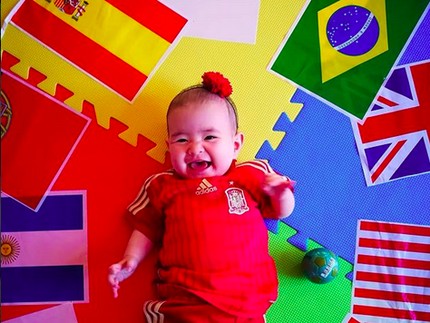 Pakai Jersey Bola, Bayi-bayi Ini Lucu Banget