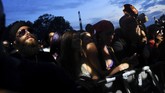 FOTO: Gembira Loka 'Field Day Festival' di Taman London Salah satu acara yang dinantikan warga London tiap tahunnya adalah Field Day Festival, ketika mereka dapat menonton konser, bergembira, bak tinggal di desa.