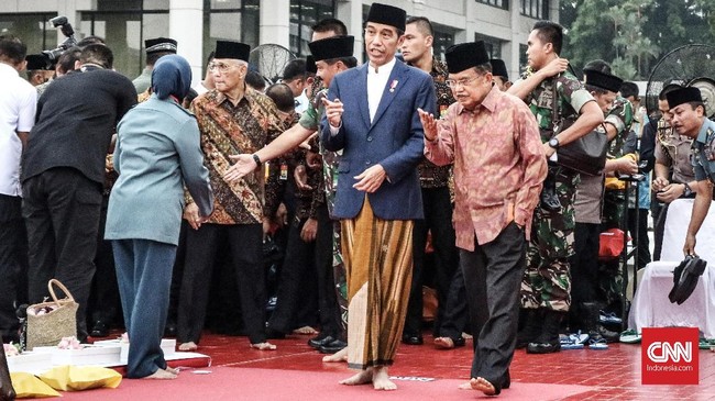 Presiden Joko Widodo berharap TNI-Polri bisa terus solid bersatu menjaga negara dan rakyat dalam melawan terorisme.