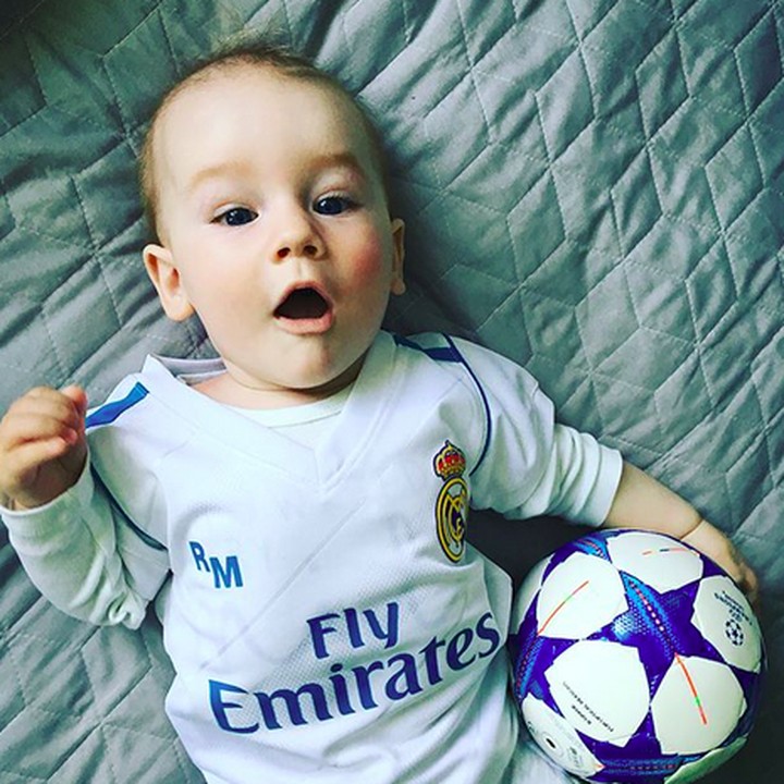 <p>Hayo, siapa yang mau jadi teman satu tim si kecil yang satu ini? (Foto: Instagram/ @damianito_dg)</p>